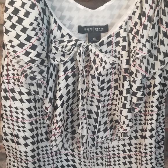 WHBM Silk Sleeveless V Neck Ruffled Top - Picture 5 of 6